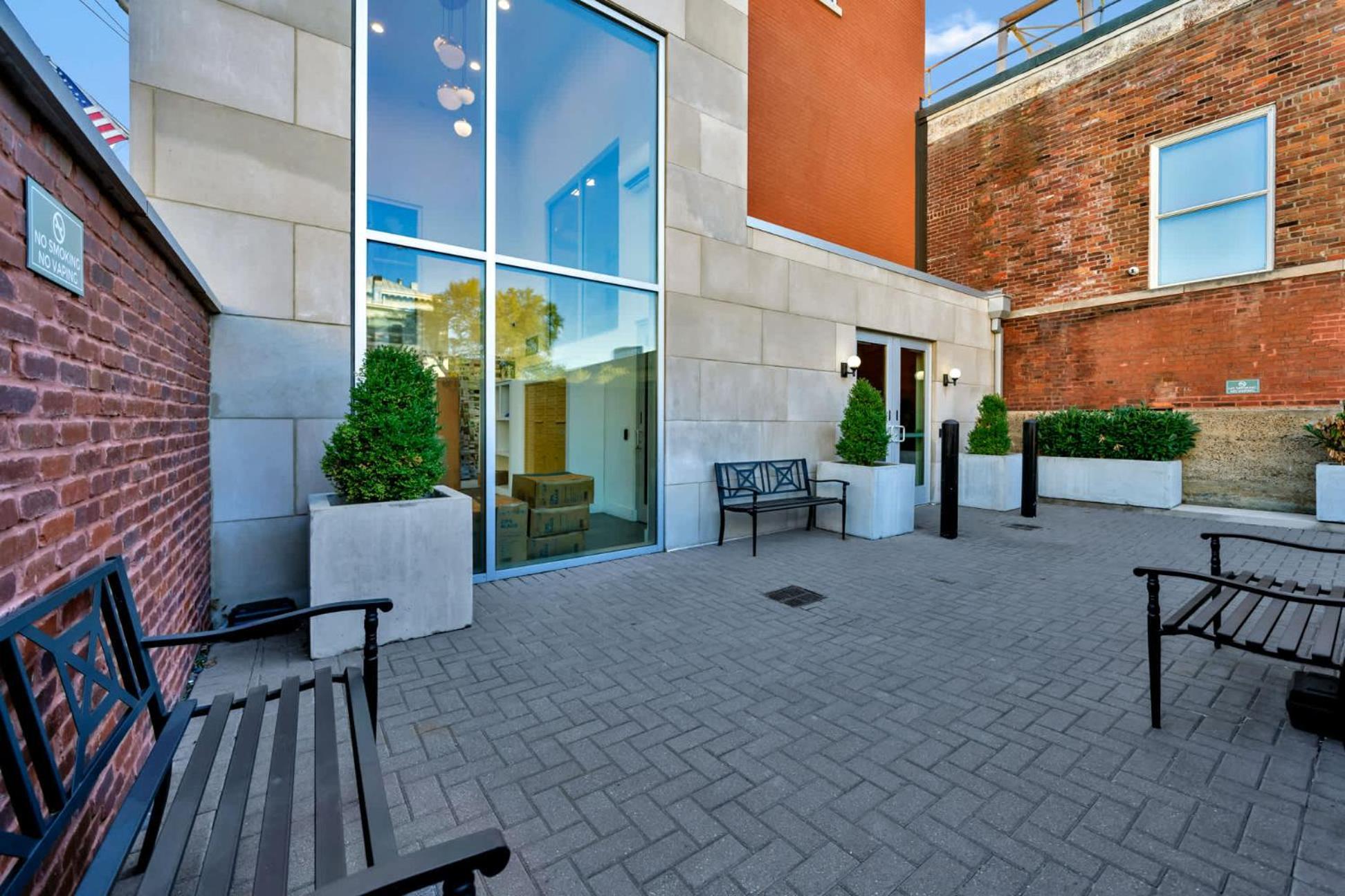 Contemporary Near Spots #411 Apartment