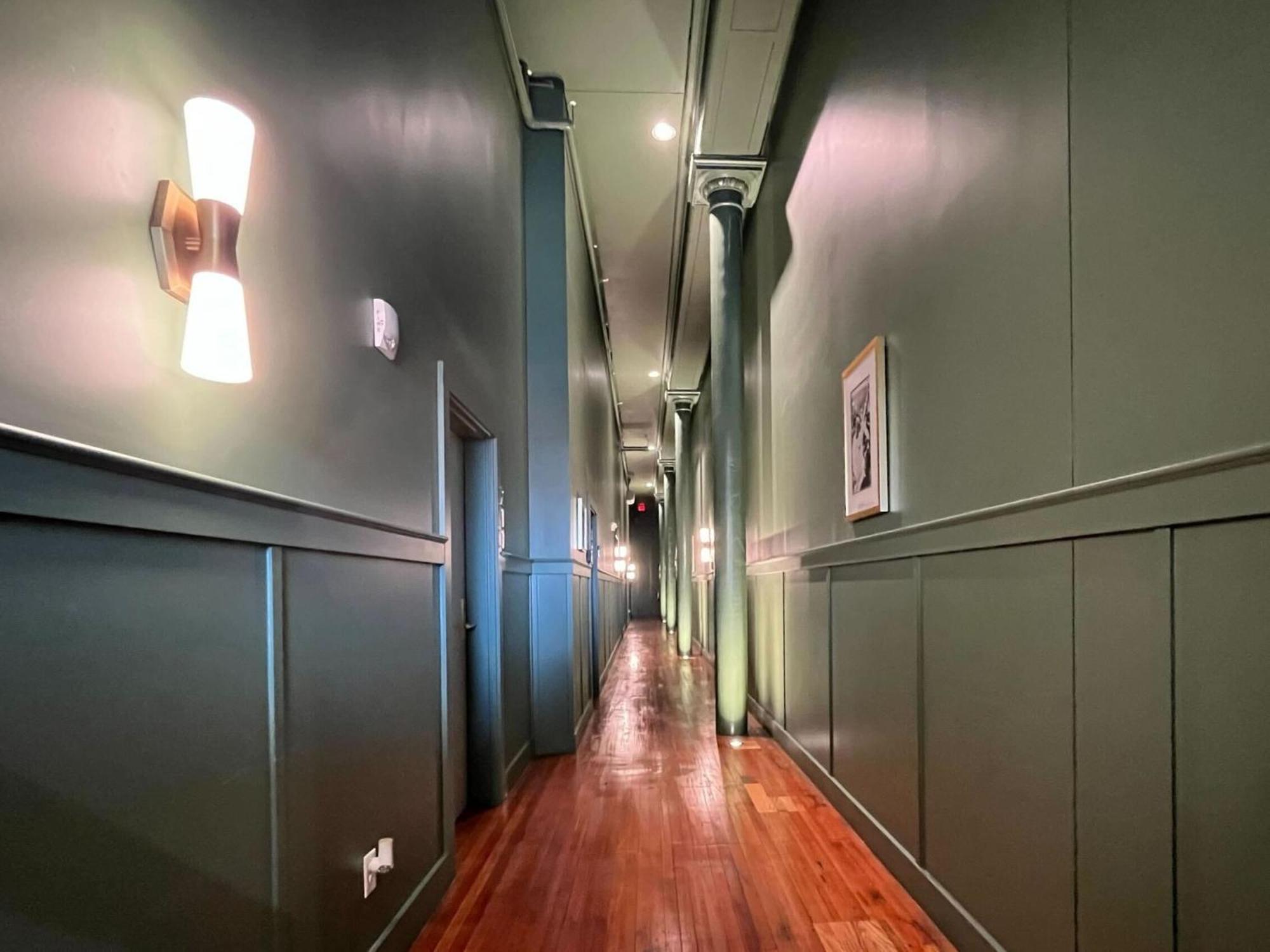 Apartment Contemporary Near Spots #411