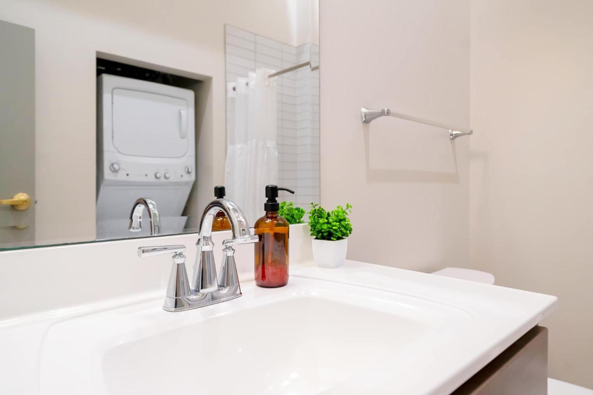 Contemporary Near Spots #411 Apartment